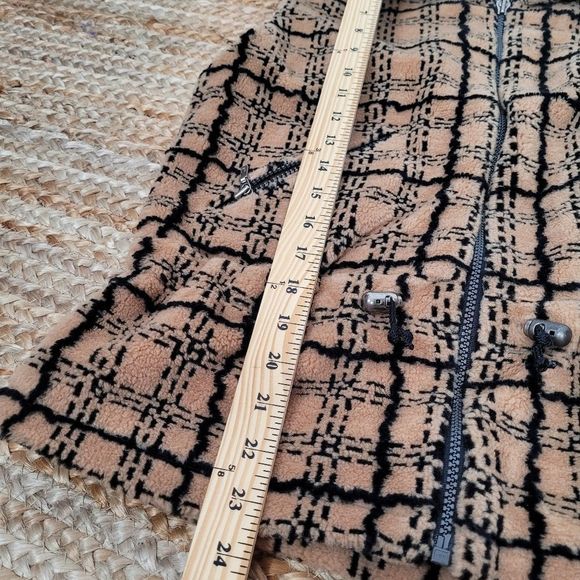 NILS RESORT COLLECTION Vest Jacket - Picture 8 of 9